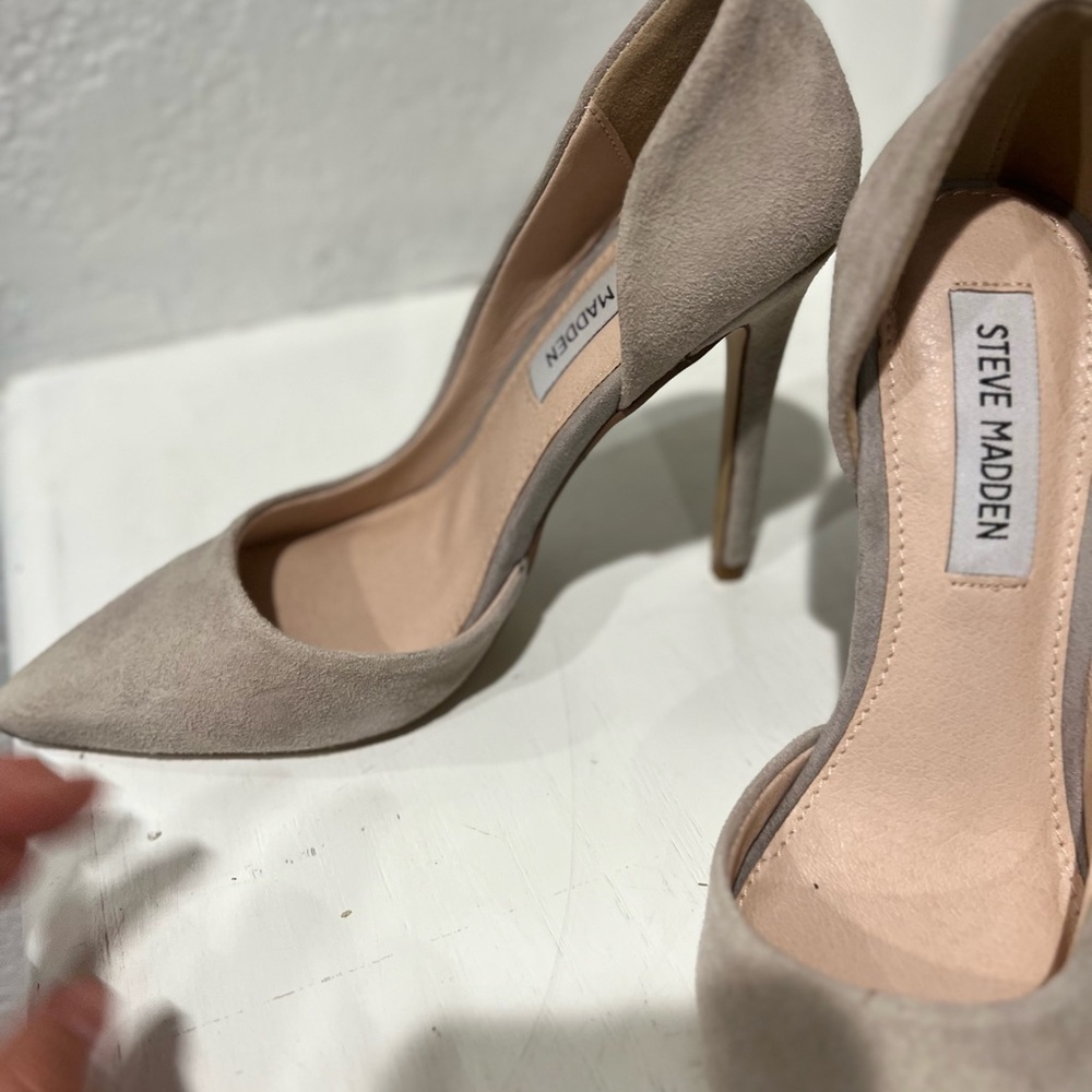 Grey suede Pump heels - Picture 4 of 8